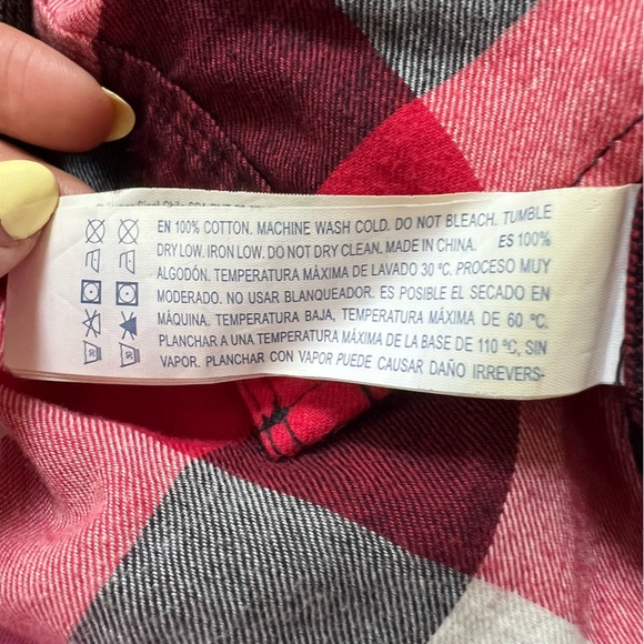 FOREVER21 Red Black & White Plaid Long-Sleeve Button Down Shirt Modest Top Sz S - Picture 15 of 16